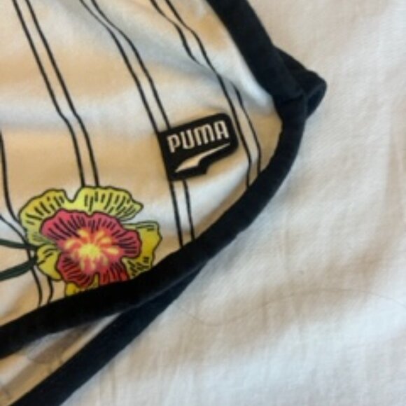 Women's Puma Floral Patterned Shorts Size Small - Picture 8 of 10